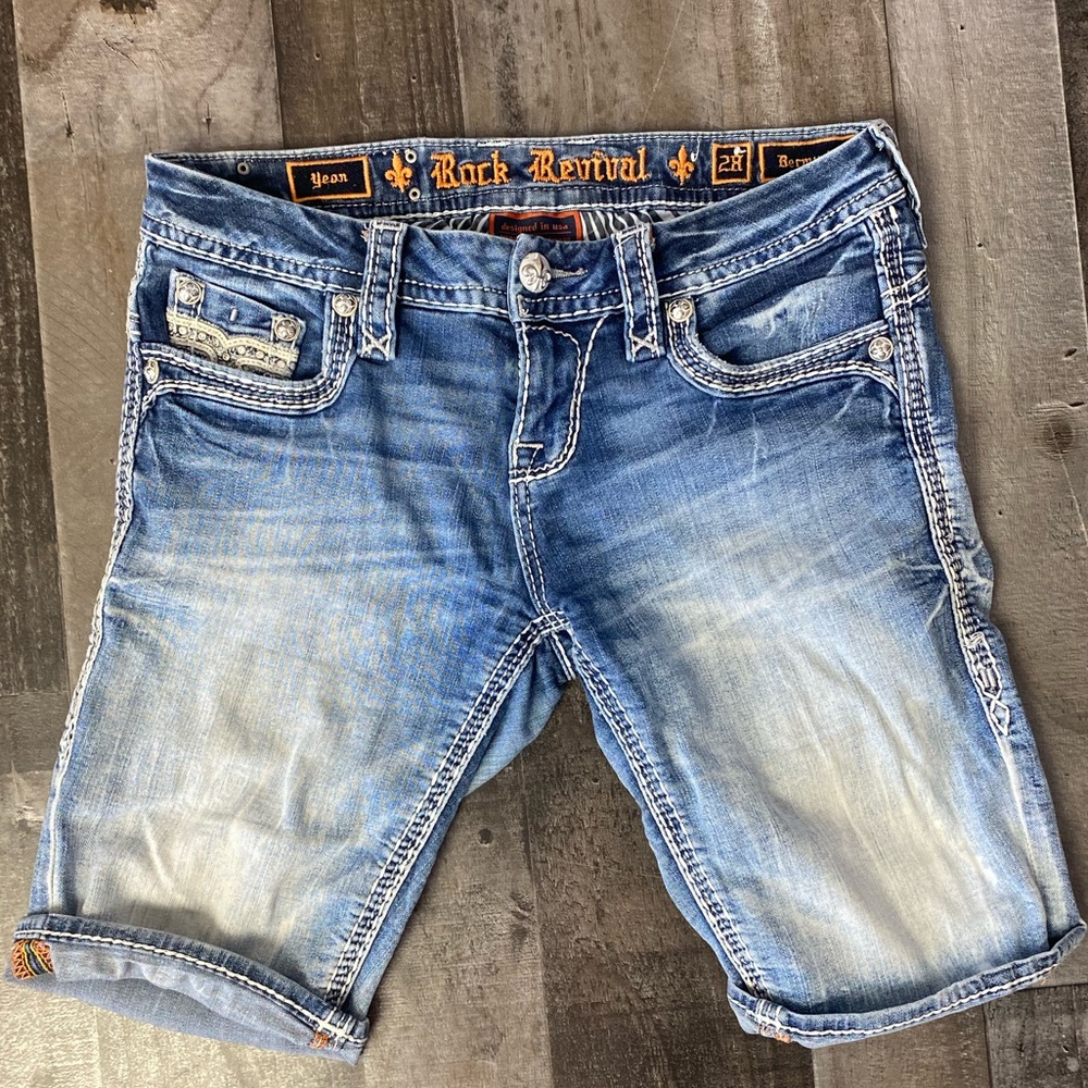 Rock Revival,  Bermuda, mid rise, size 28